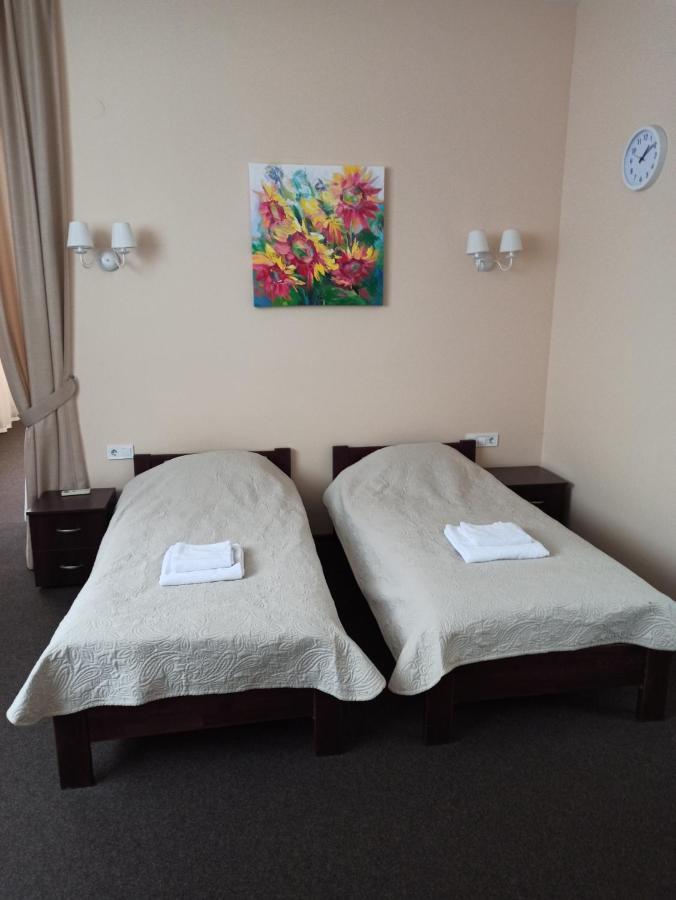 Guest House Adam Mickiewicz Λβιβ Εξωτερικό φωτογραφία